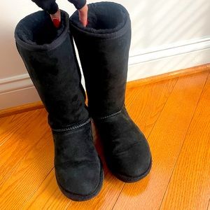 EUC UGGs Ladies sz.6 Black Classic Tall boots ❤️